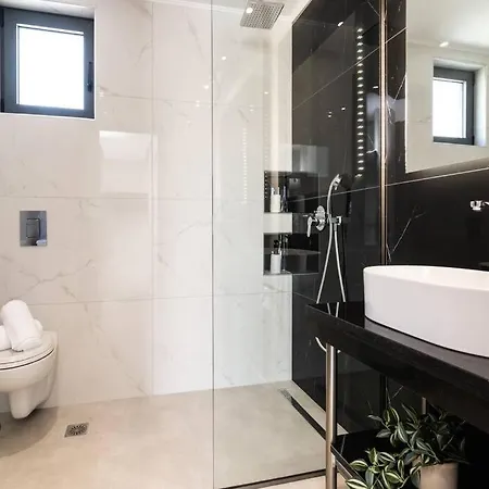 Adiola, An Unrivalled Retreat By Mindyourvilla Villa *