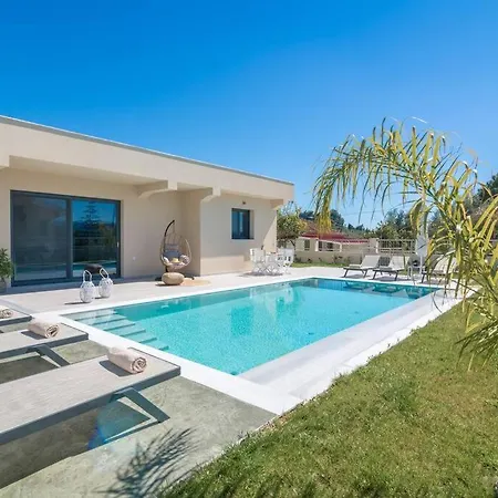 Adiola, An Unrivalled Retreat By Mindyourvilla Vilă *